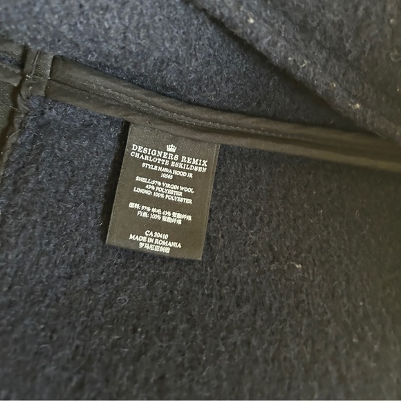 Color blocked Mixed Media Coat - Picture 9 of 10